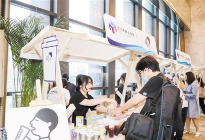 2021江门市商业发展大会举行:推动商贸行业交流合作 全面促进消费升级